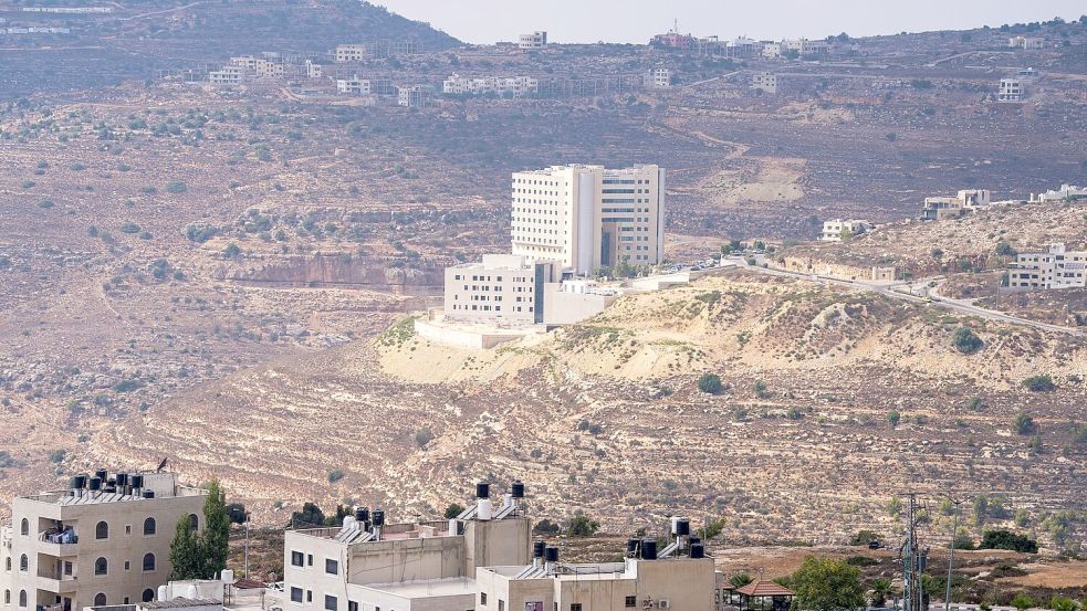 Bei einem Angriff israelischer Siedler auf ein palästinensisches Dorf gab es Tote und Verletzte. Foto: Soeren Stache/dpa