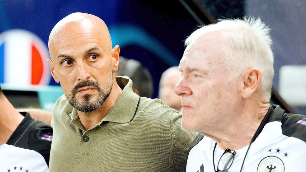 Trainer Antonio Di Salvo (l) freut sich auf ein großes FInale. Foto: Robert Nemeti/dpa