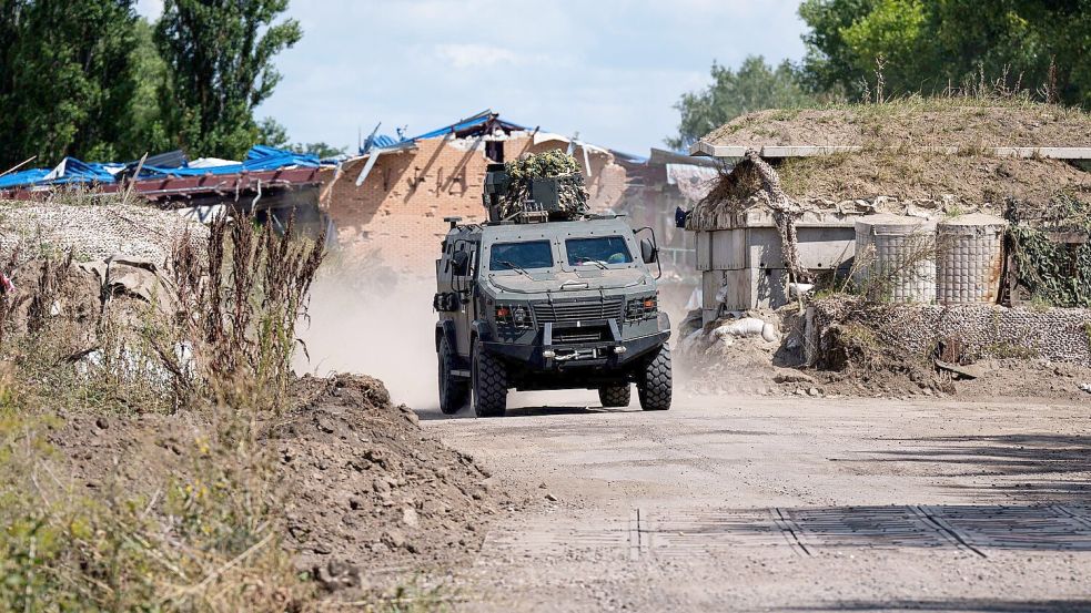 In der Region Sumy im Nordosten der Ukraine gibt es seit Monaten schwere Kämpfe. (Archivbild) Foto: Evgeniy Maloletka/AP/dpa