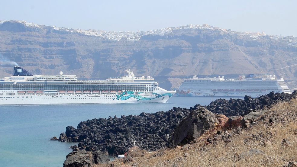 Die griechische Insel Santorini gilt als Kreuzfahrt-Mekka. (Archivfoto) Foto: Cindy Riechau/dpa