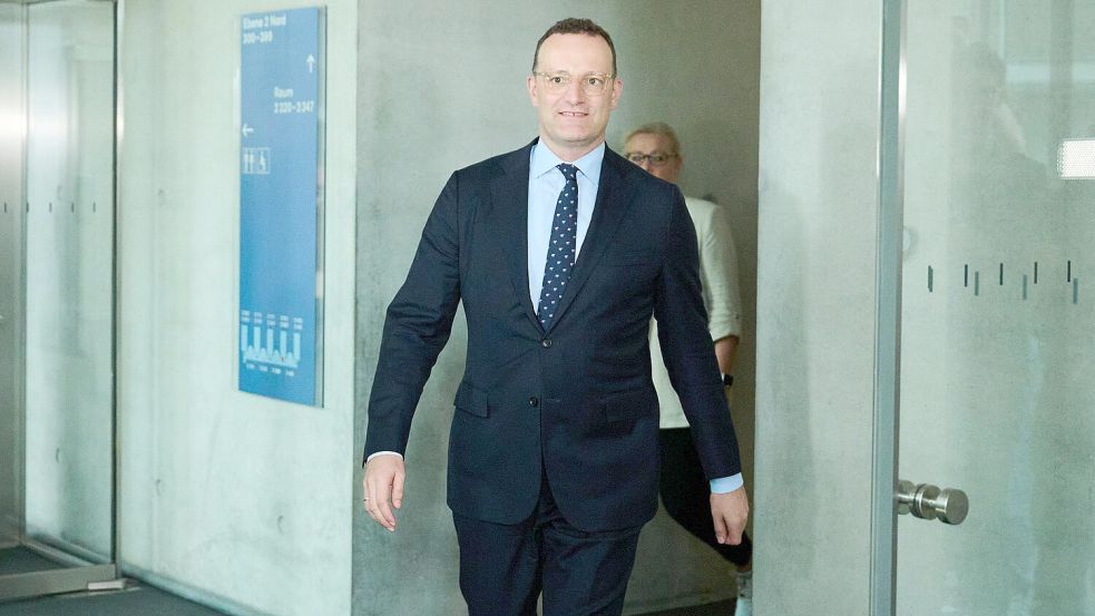 Jens Spahn muss sich vor dem Haushaltsausschuss erklären. Seine freihändige Art der Maskenbeschaffung in der Corona-Pandemie kostet den Steuerzahler Milliarden. Zu viel und zu teuer hat Spahn damals bestellt. Foto: Annette Riedl