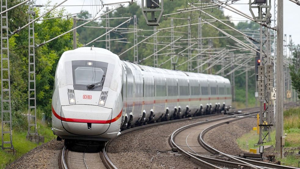 Ein Intercity Express ICE 4 - das jüngste Modell der Fernverkehrsflotte. Ältere, störungsanfällige Züge sollen hingegen ausgemustert werden. (Symbolbild) Foto: Soeren Stache/dpa