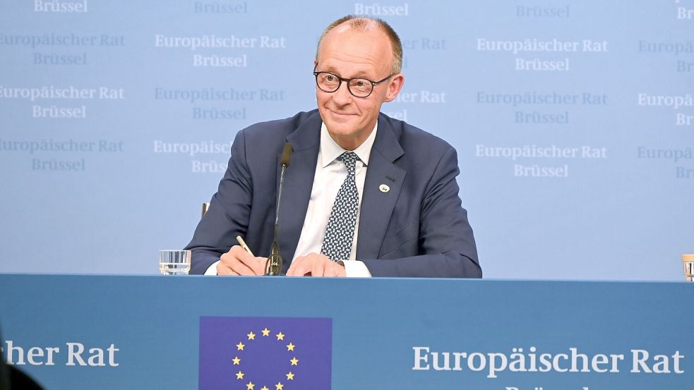 Hat sich „ausgesprochen wohl gefühlt“: Bundeskanzler Friedrich Merz bei seinem ersten EU-Gipfel in Brüssel. Foto: Ansgar Haase/dpa