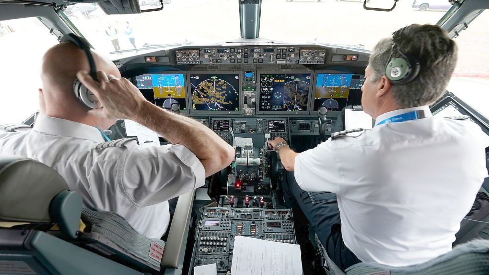 Zwei Piloten im Cockpit bedeuten mehr Sicherheit. Foto: LM Otero/AP/dpa