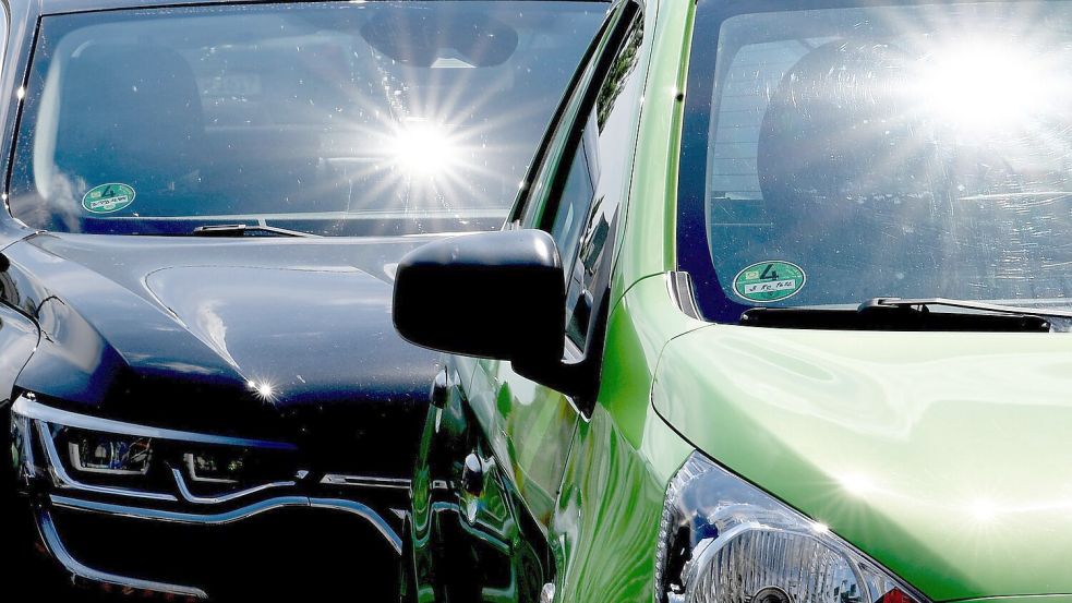 Als der Vater zu seinem im Auto vergessenen Zweijährigen eilte, war dieser bereits tot (Symbolbild). Foto: Britta Pedersen/dpa-Zentralbild/dpa-tmn