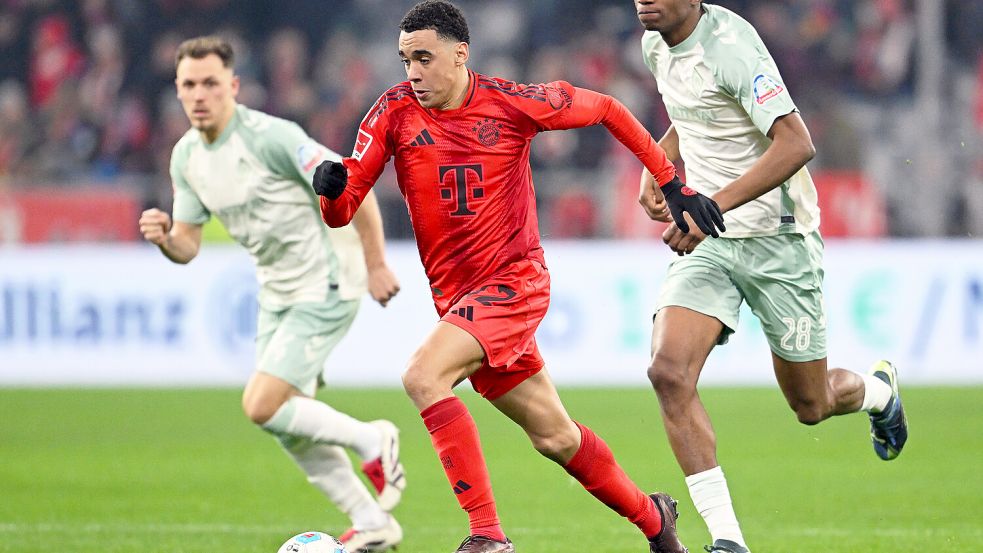 Jamal Musiala gehört zu den Ausnahmetalenten, die es bereits mit 17 Jahren in die deutsche Bundesliga schafften: 2019 wechselte er vom FC Chelsea zum FC Bayern München. Foto: dpa/Sven Hoppe