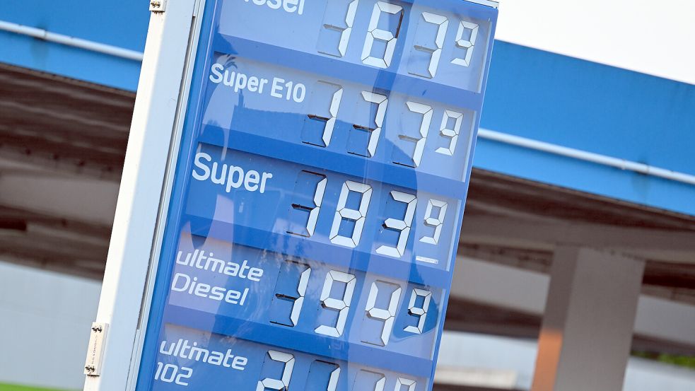 Der Nahost-Krieg wirkt sich auch an den deutschen Tankstellen aus. Foto: dpa/Federico Gambarini