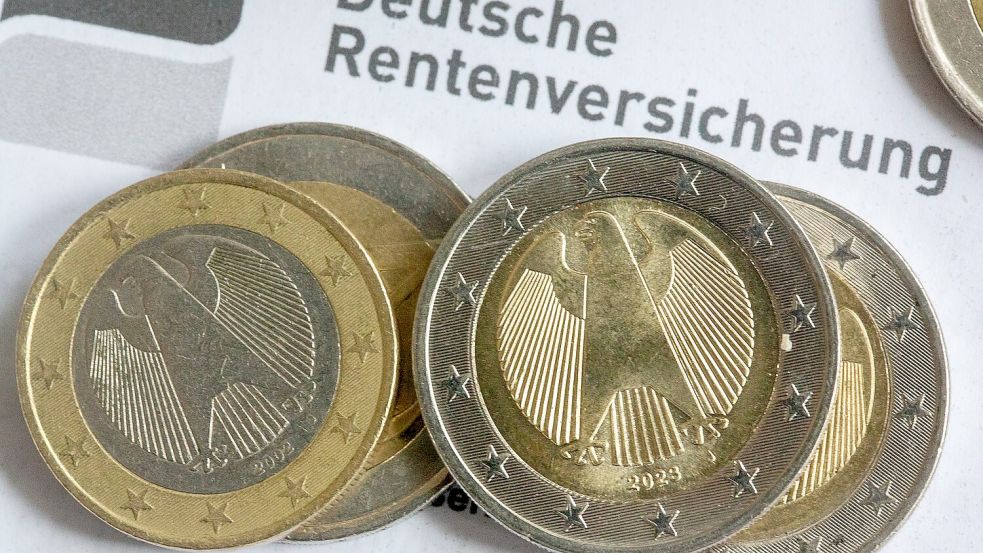Für die Rentnerinnen und Rentner gibt es höhere Bezüge. (Archivbild) Foto: Fernando Gutierrez-Juarez/dpa