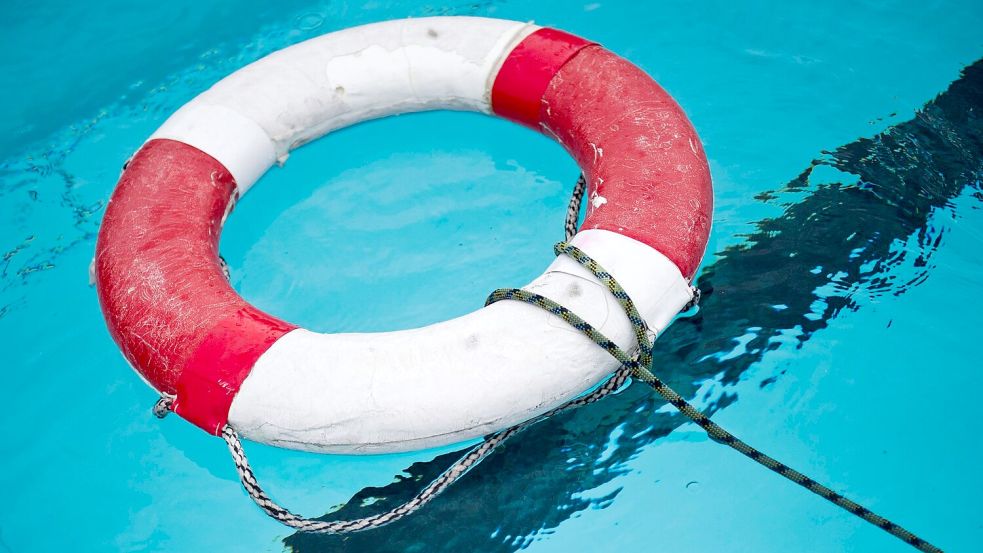 Schwimmen macht Spaß, birgt aber auch Gefahren. Menschen sollten diese nicht unterschätzen. (Symbolbild) Foto: Ole Spata/dpa-Zentralbild/dpa