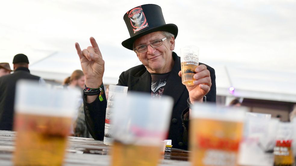 Beim „Let The Bad Times Roll“-Festival in Manslagt gibts Metal und gute Laune satt. Fotos: Heinz Wagenaar