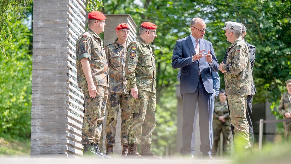 Kanzler Merz warnt vor falschem Sicherheitsgefühl und verlang mehr Verteidigungsanstrengungen. Foto: Michael Kappeler/dpa-Pool/dpa