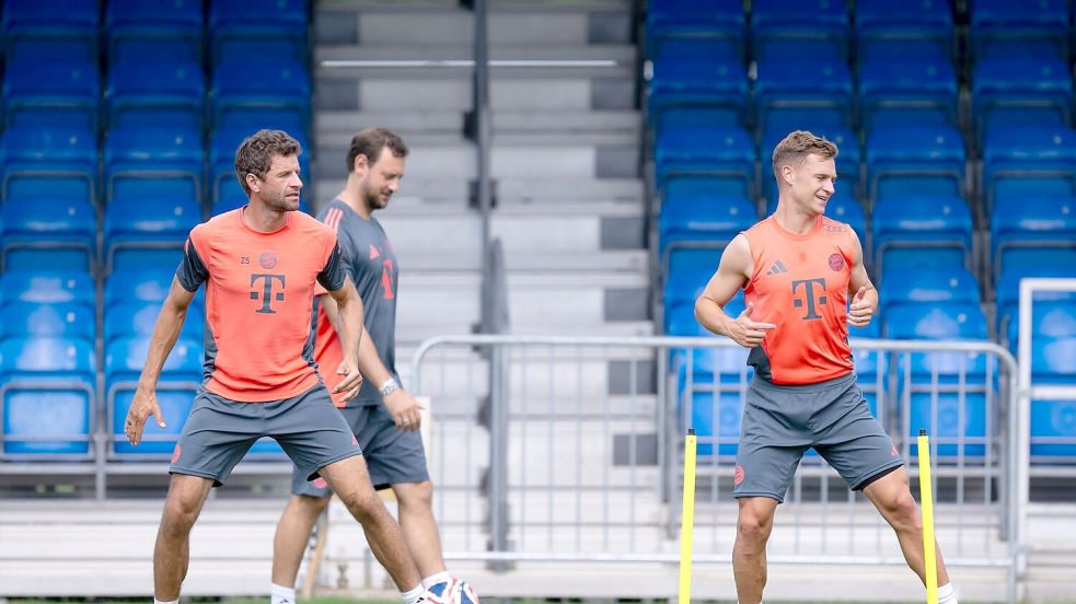 Thomas Müller (l) spielt bei der Club-WM letztmals für den FC Bayern Foto: Sven Hoppe/dpa