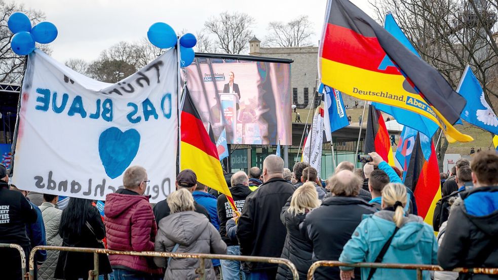 Wahlkampfveranstaltung der AfD in Erfurt: Der Aufstieg der Partei ist für Politikwissenschaftler Decker nicht zwangsläufig gewesen. Foto: dpa/Jacob Schröter