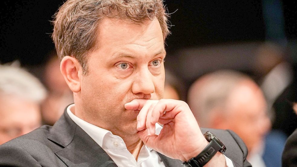 Klingbeil will seinen Kurs nicht ändern. Foto: Kay Nietfeld/dpa