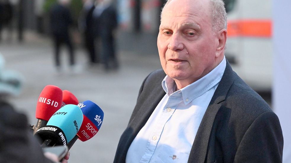 Uli Hoeneß kritisierte Lothar Matthäus für dessen Aussagen im Woltemade-Poker scharf. Foto: Felix Hörhager/dpa