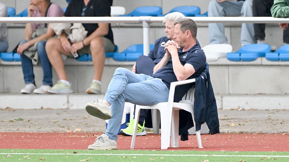 Ralf Backhaus sah vom Seitenrand aus gute Aktionen seiner Akteure. Foto: Doden/Blomberg