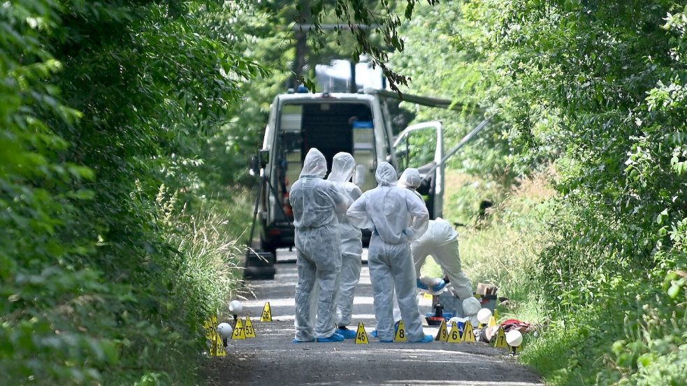 Die Polizei geht von einem Verbrechen aus und setzte eine Mordkommission ein. Foto: FotoBludau/dpa