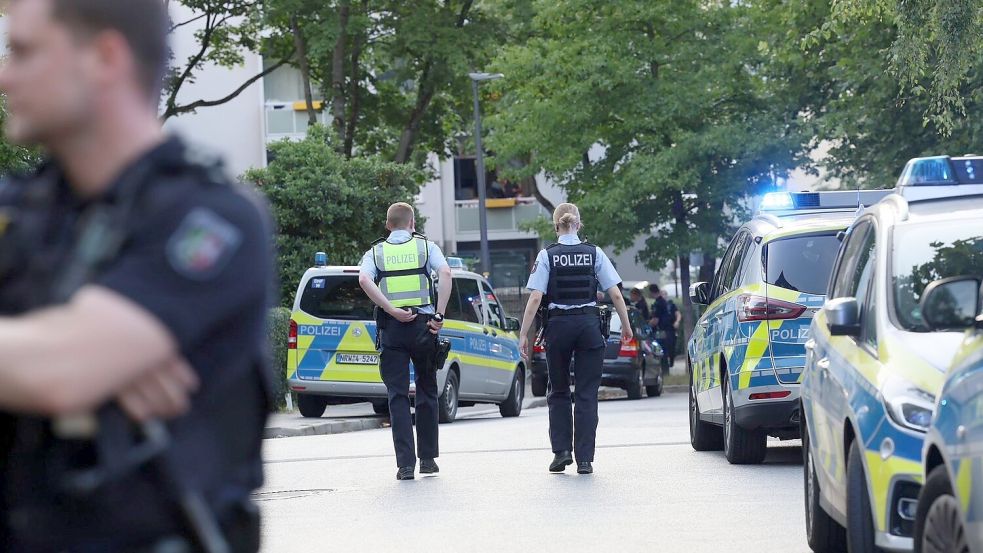 Bei einer Massenschlägerei mit bis zu 100 beteiligten Menschen in Heiligenhaus in Nordrhein-Westfalen sind sieben Menschen verletzt worden. Foto: Tim Olbermann/dpa