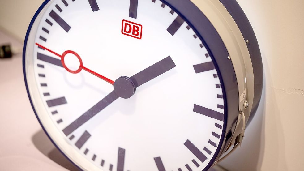 Immer wieder verliert die Bahn den Wettlauf mit der Zeit. (Archivbild) Foto: Fabian Sommer/dpa