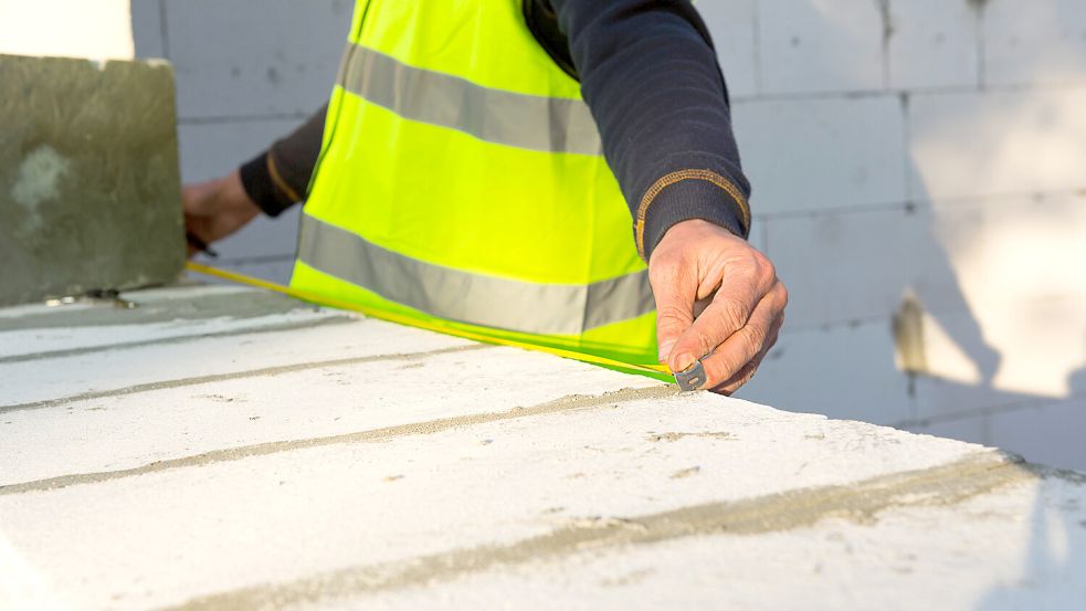 Der Job als Polier auf dem Bau bringt Verantwortung – und ein solides Gehalt. Foto: IMAGO/Zoonar