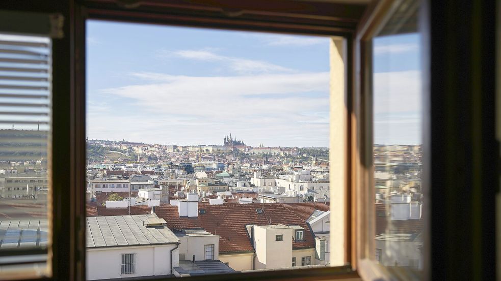 Fenster auf oder zu? Nutzen Sie unsere Tipps für heiße Tage. Foto: IMAGO/imagebroker