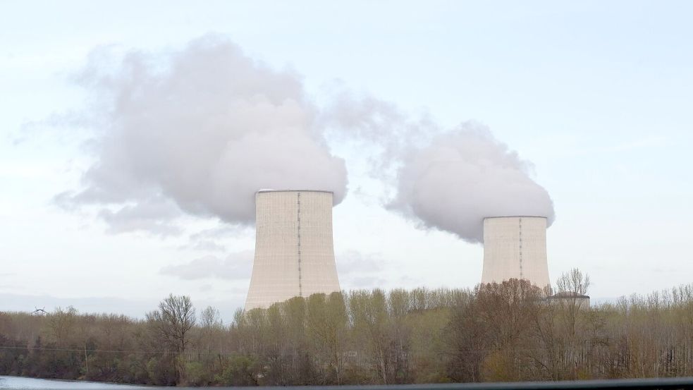 Frankreich drosselt seine Atomstromproduktion, weil eine Hitzewelle Flüsse aufheizt. (Archivbild). Foto: picture alliance / dpa