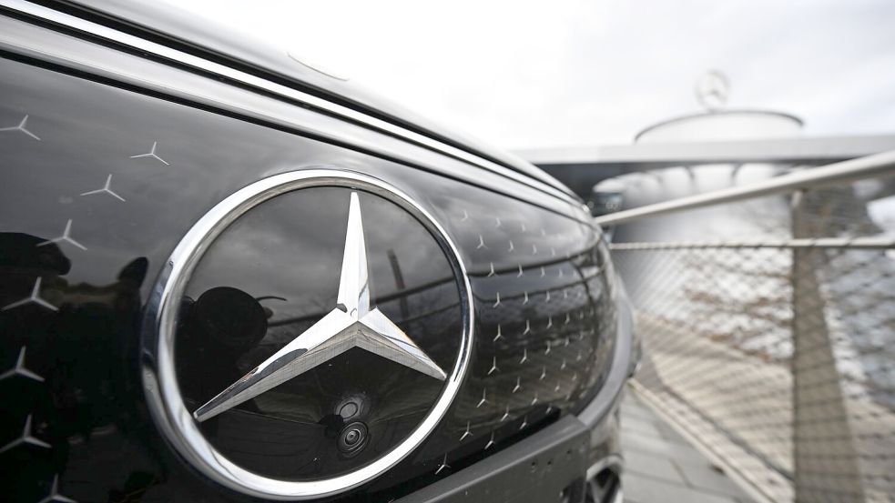 In Neu-Ulm beginnt Mercedes mit dem Verkauf seiner Autohäuser. (Archivbild) Foto: Bernd Weißbrod/dpa