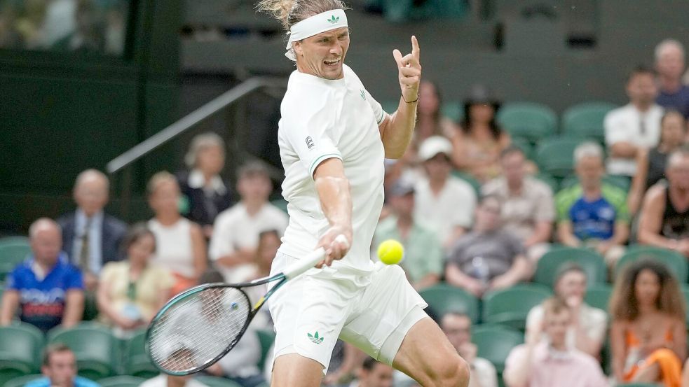 Alexander Zverev spielt am Dienstag seine Erstrundenpartie zu Ende. Foto: Alastair Grant/AP/dpa