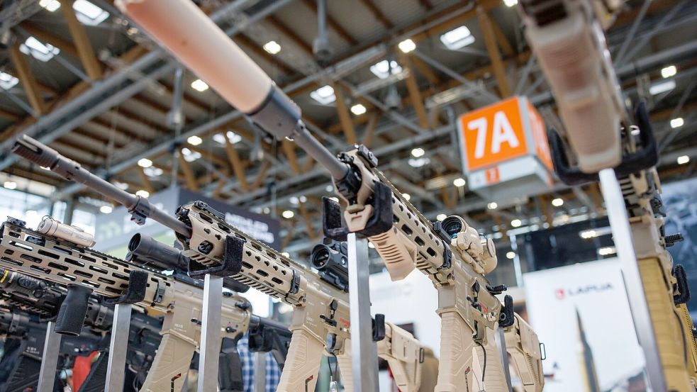 Sturmgewehre von Heckler & Koch. Foto: Daniel Karmann/dpa