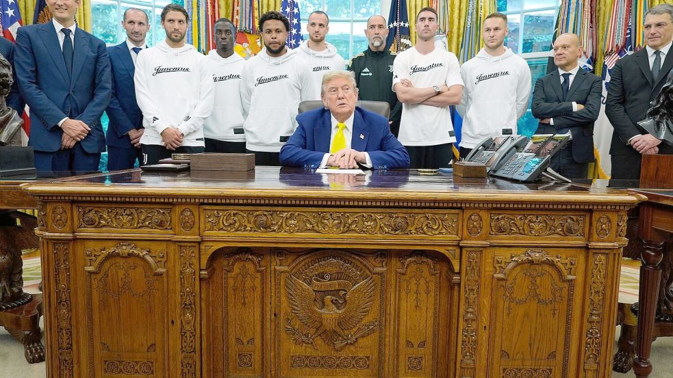 Zu Gast im Oval Office bei US-Präsident Donald Trump: WM-Teilnehmer Juventus Turin. Foto: Alex Brandon/AP/dpa