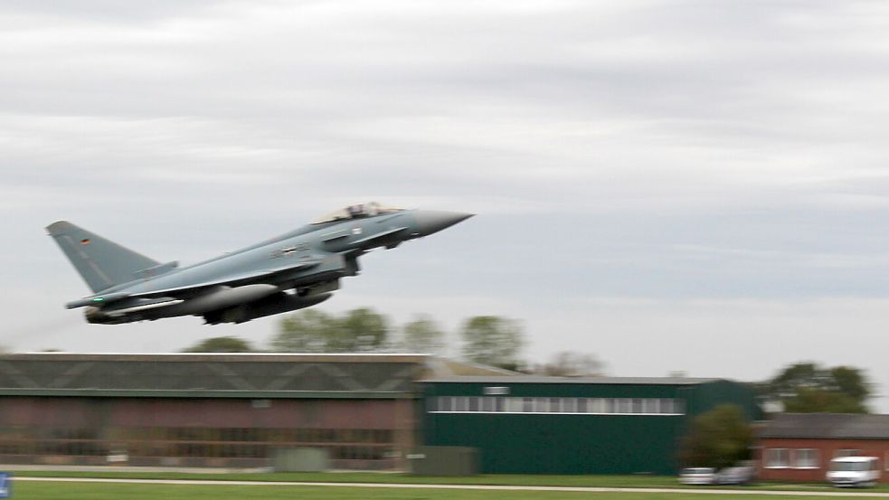 Ein Eurofighter startet auf dem Flugplatz Wittmundhafen. Das Bild entstand vor dem Umbau. Foto: Imke Oltmanns/Archiv