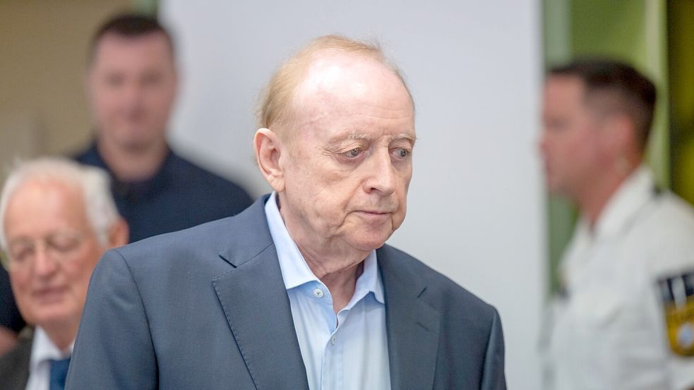 Schuhbeck lebt nach eigenen Angaben von rund 1100 Euro Rente. Foto: Peter Kneffel/dpa