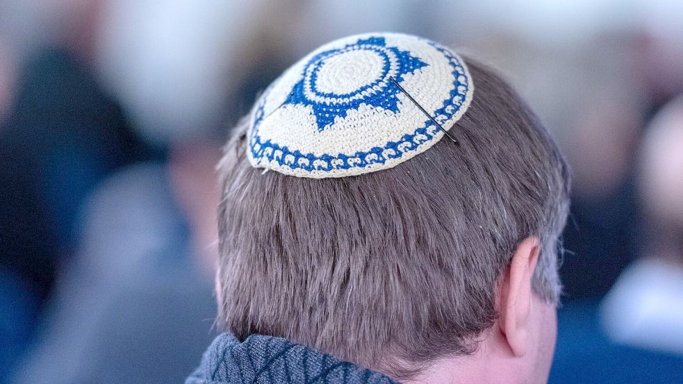 Ein Spion soll für den Iran Juden und jüdische Einrichtungen in Berlin ausgespäht haben. (Symbolbild) Foto: Christophe Gateau/dpa
