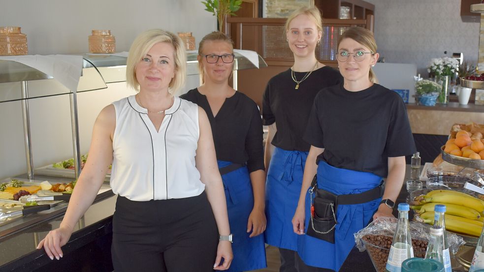 Café-Inhaberin Marina Beifuß (von links) mit ihren Mitarbeiterinnen Engeline Zimmermann, Birte Meyer und Margarita Hense. Fotos: Henrik Zein