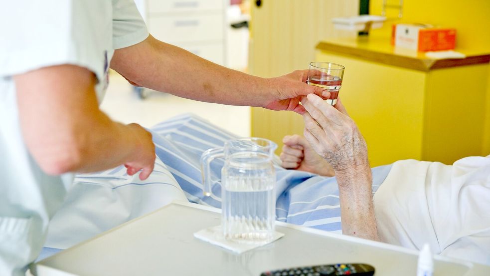 Hitze wie in diesen Tagen ist ein erhebliches Gesundheitsrisiko. (Archivbild) Foto: Daniel Karmann/dpa