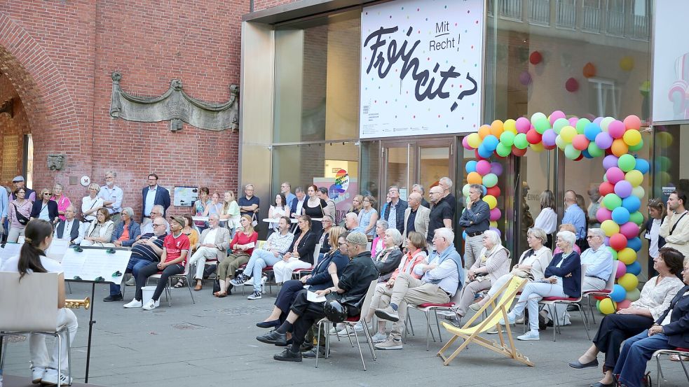 Themen wie Mobilität, Migration, Selbstbestimmung, Vorurteile und Internet-Nutzung werden in der Ausstellung behandelt. Das zog zahlreiche Interessierte an.Foto: privat