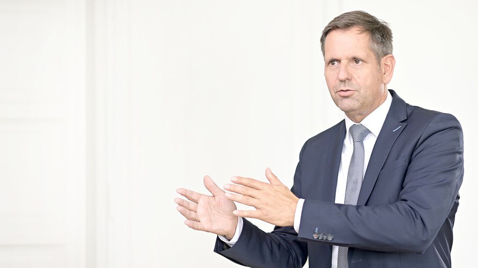 Niedersachsens Ministerpräsident Olaf Lies kommt zur Städteversammlung nach Aurich. Foto: Staatskanzlei