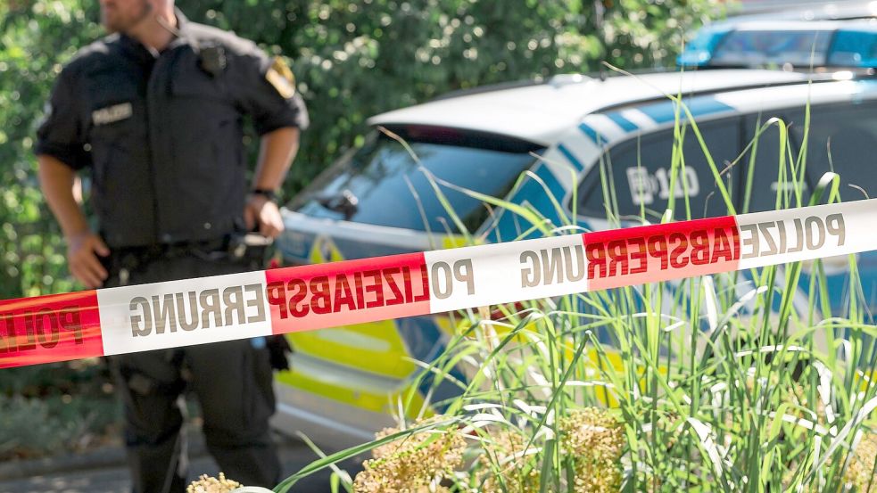 Die Kriminalpolizei sicherte am Tatort Spuren. Foto: Daniel Vogl/dpa