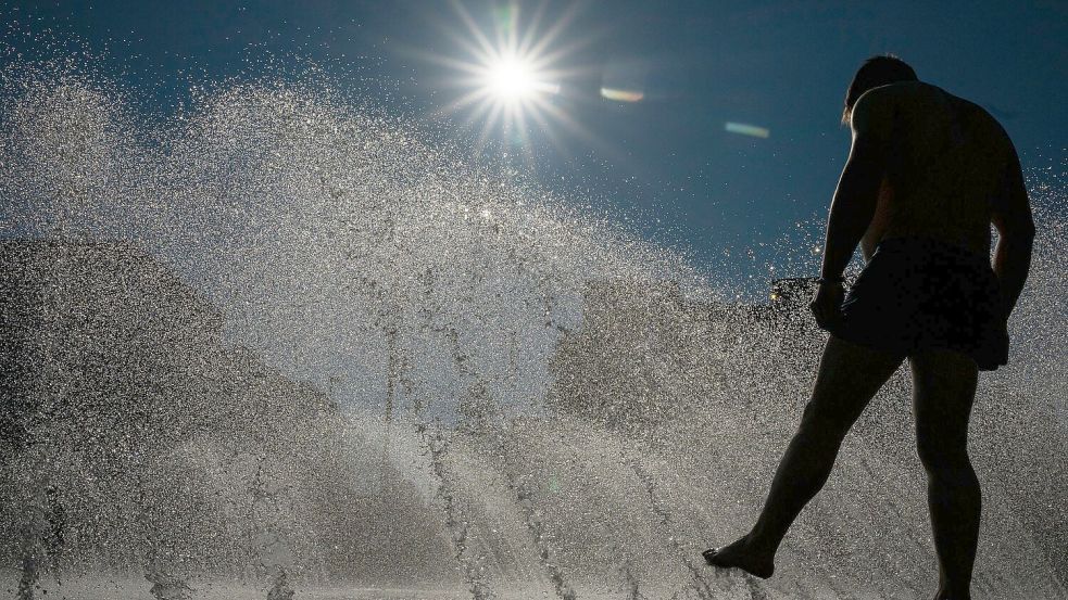 Der Deutsche Wetterdienst (DWD) hat nach eigenen Angaben die höchsten Temperaturen des Tages gemessen. Foto: Peter Kneffel/dpa