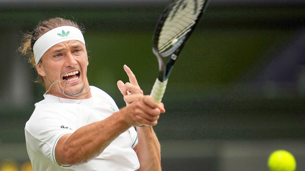 Alexander Zverev scheitert überraschend. Foto: Kin Cheung/AP/dpa