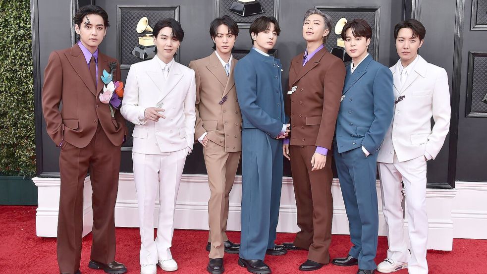Ein Foto vor ihrer mehrjährigen Pause: BTS bei den Grammy Awards 2022. (Archivbild) Foto: Jordan Strauss/Invision/AP/dpa