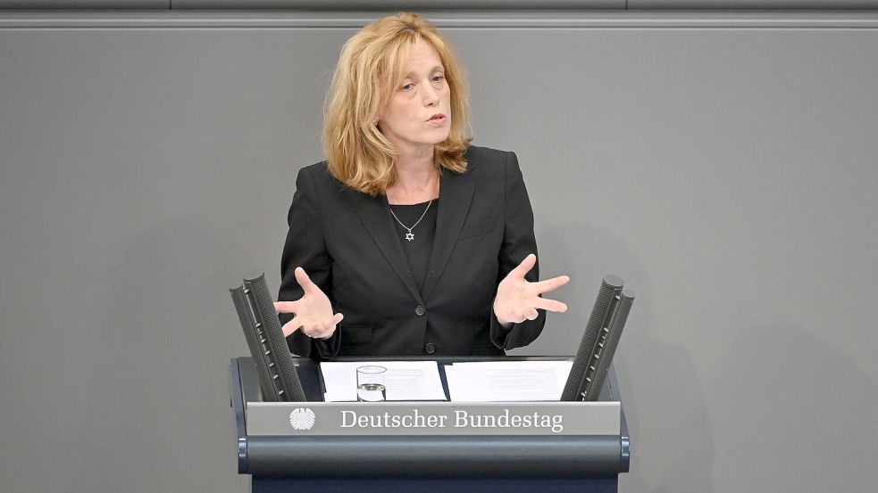 Karin Prien (CDU), Bundesministerin für Bildung, Familie, Senioren, Frauen und Jugend, untersagt das Gendern in ihrem Ministerium. Foto: dpa/Katharina Kausche