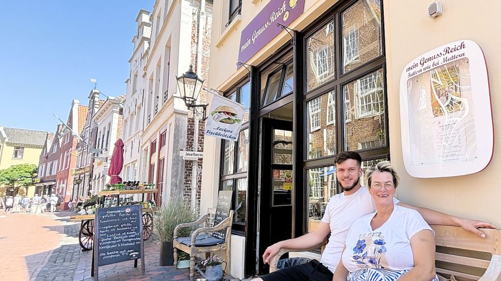 Sohn Luca und Mutter Michaela Cherkezishvili erfüllen den Laden gegenüber des Rathauses in Leer mit Leben. Foto: Vera Vogt