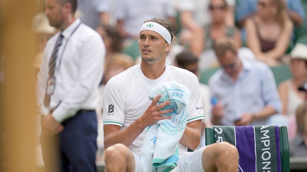 Alexander Zverev sucht nach Antworten. Foto: Kin Cheung/AP/dpa