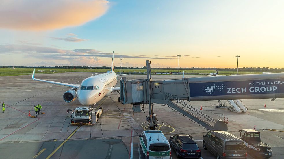 Ein 36-Jähriger ist am Bremer Flughafen direkt aus dem Flieger ins Gefängnis gewandert. Foto: imago images / Offenberg