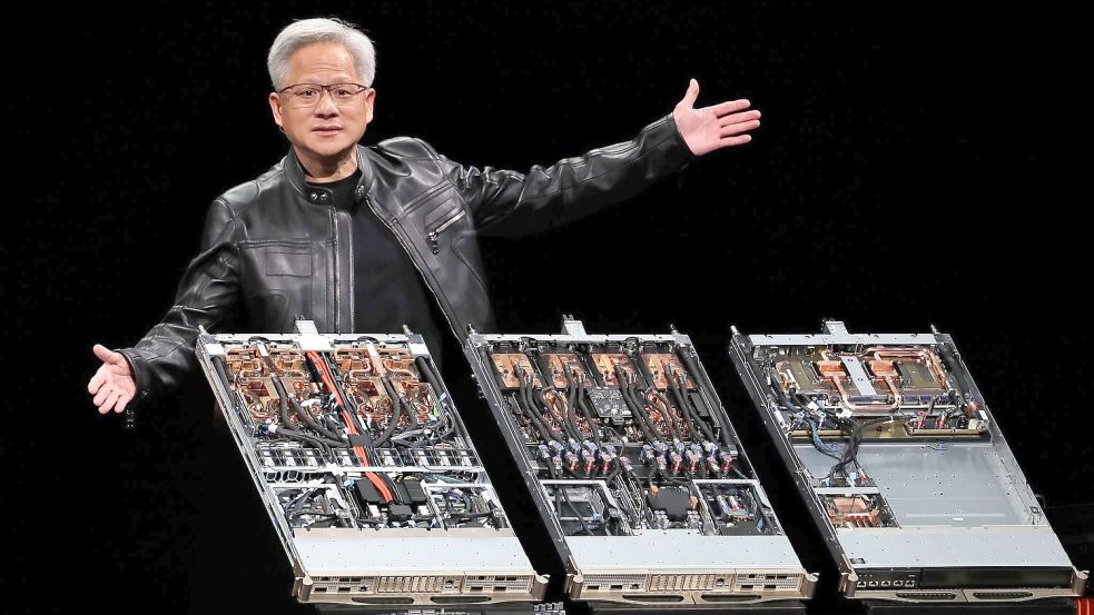Nvidia-Chef Jensen Huang: Der Chipkonzern ist dank des Booms um KI wertvollstes Unternehmen der Welt - vor Apple (Archivbild) Foto: Chiang Ying-ying/AP/dpa