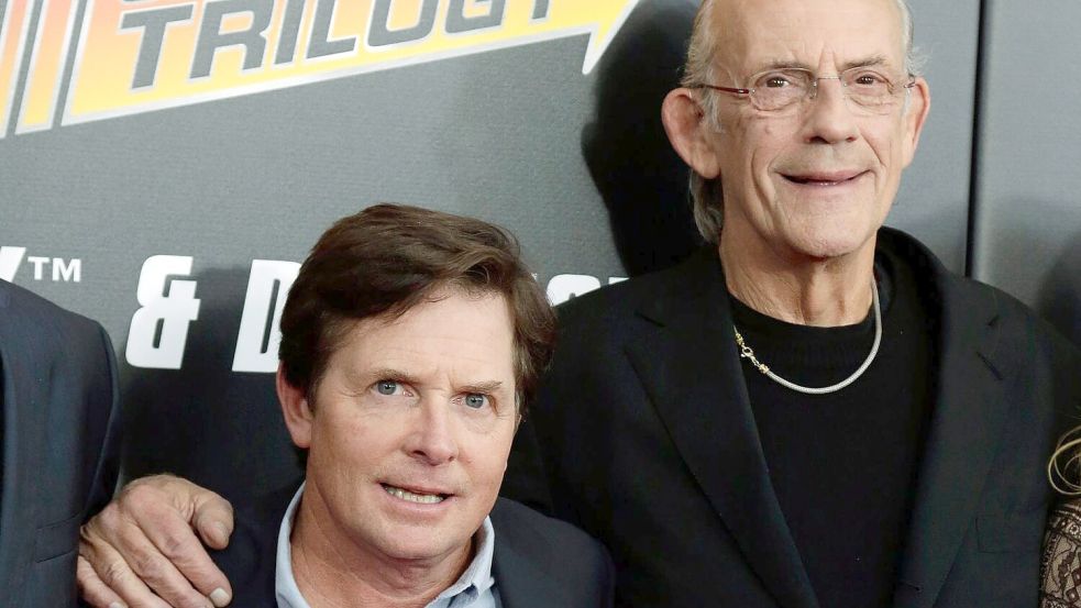 Michael J. Fox und Christopher Lloyd - hier vor zehn Jahren - wurden durch „Zurück in die Zukunft“ zu Hollywood-Weltstars. (Archivbild) Foto: Jason Szenes/EPA/dpa