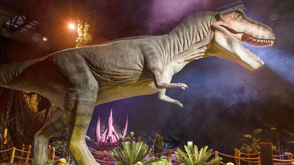 Für Schüler mit mindestens zwei Einsen auf dem Zeugnis gewährt die Ausstellung „Dinos Alive - Reise in die Urzeit“ die Sommerferien über freien Eintritt. Foto: Exhibition Hub