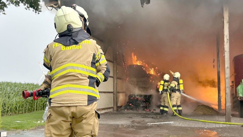 In der Maschinenhalle breitete sich das Feuer aus. Foto: Maren Schröder/Freiwillige Feuerwehr Barßel