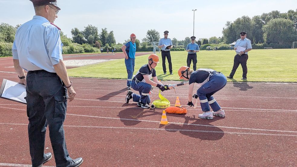 Unter den strengen Augen der Prüfer absolvierten die jungen Feuerwehrleute ihre Prüfungen. Foto: privat